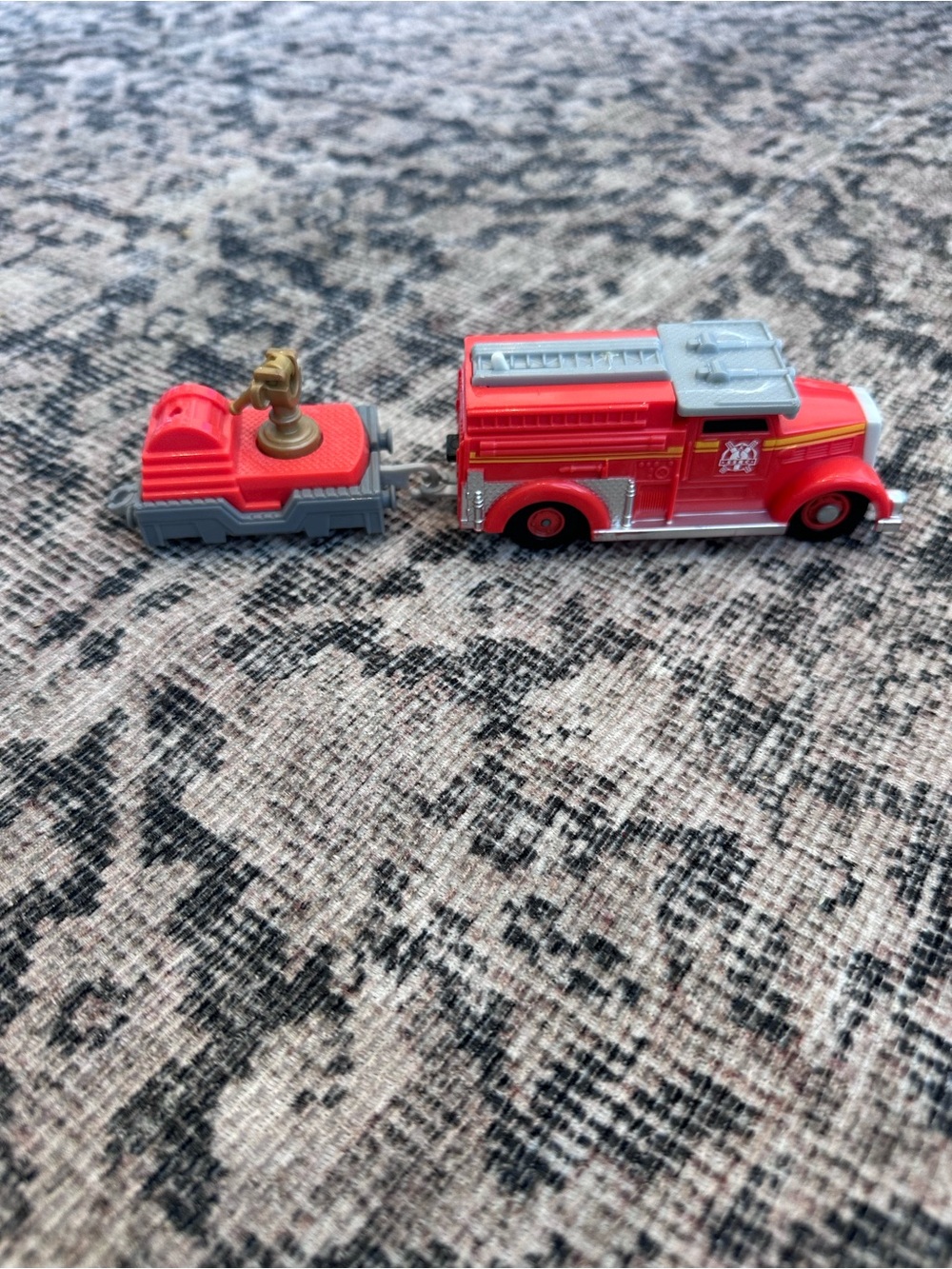 Thomas & Friends TrackMaster, Motorized Flynn Fire Truck Engine
